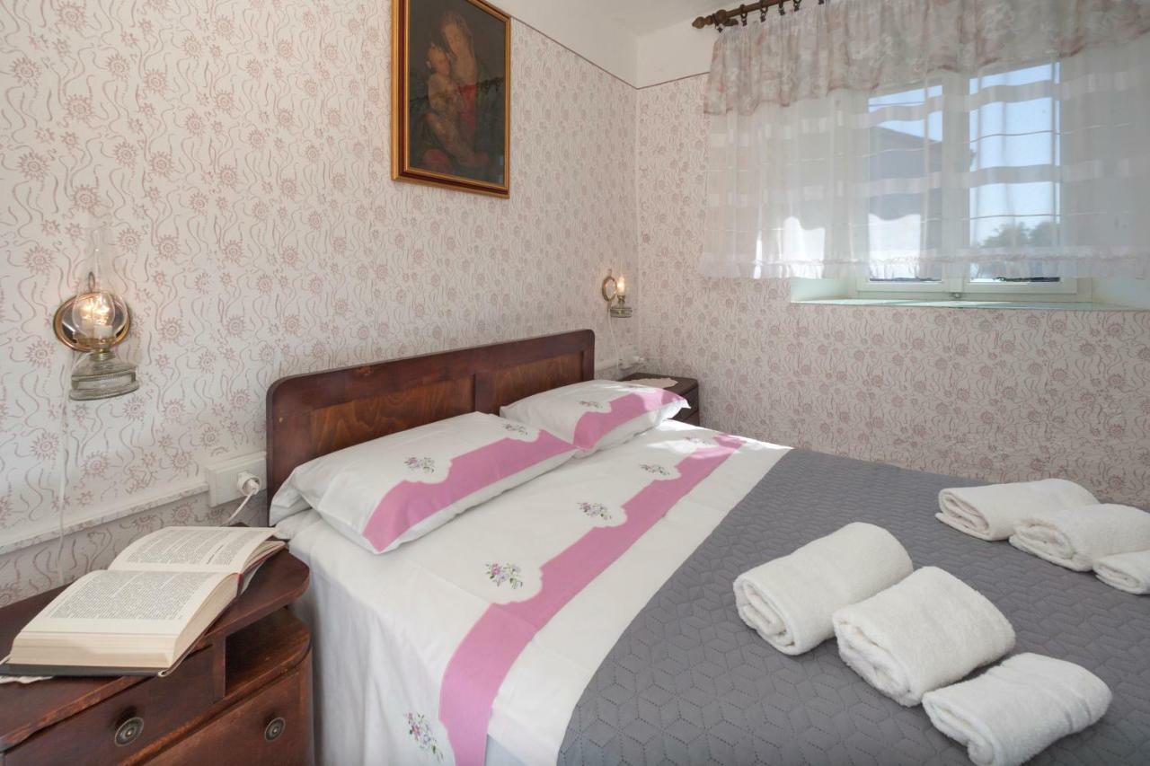 Rural Apartment Carolina Zrenj Exteriér fotografie